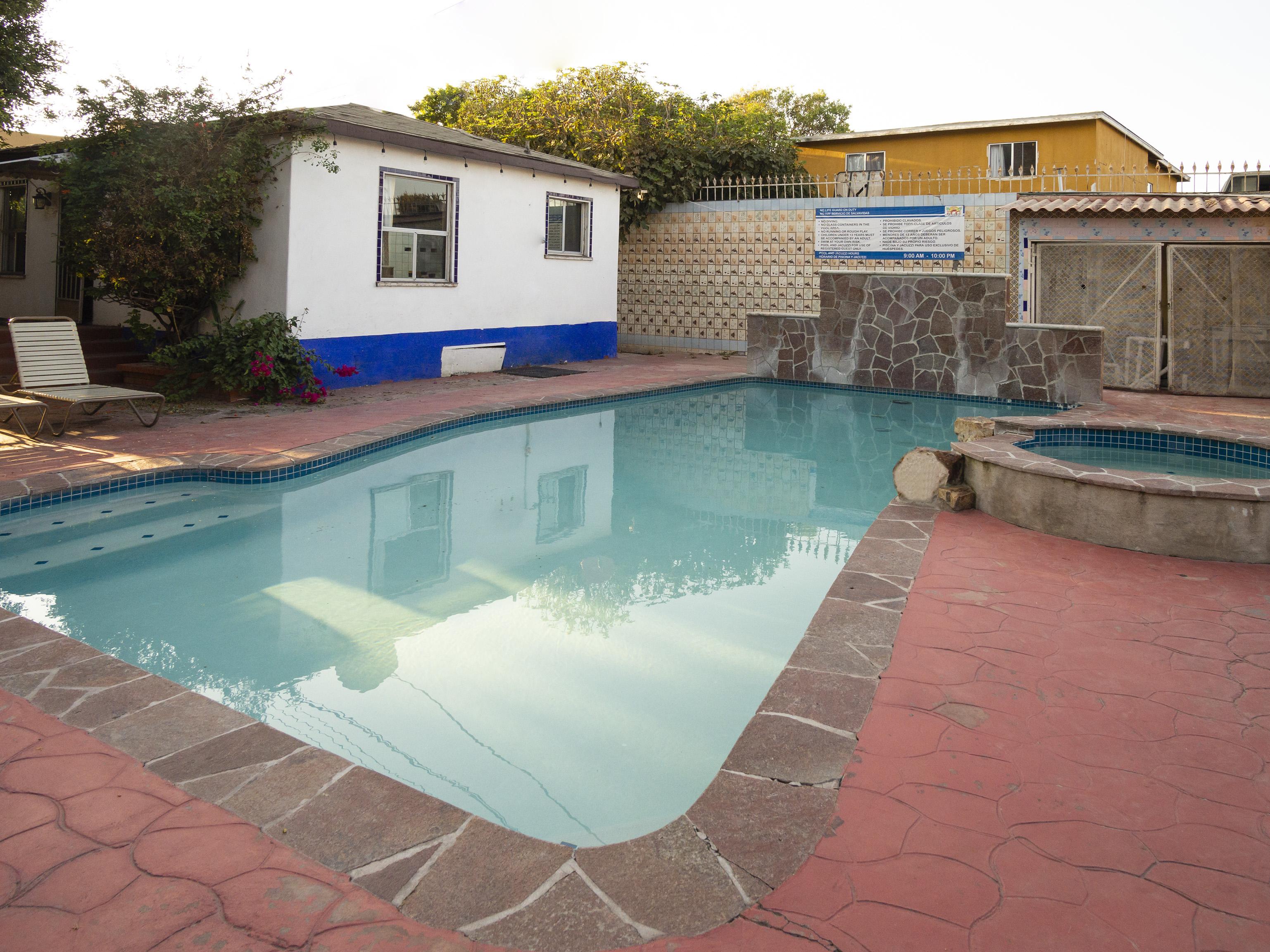 Oyo Hotel Hacienda Don Luis, 罗萨里托 外观 照片 A swimming pool in a private backyard
