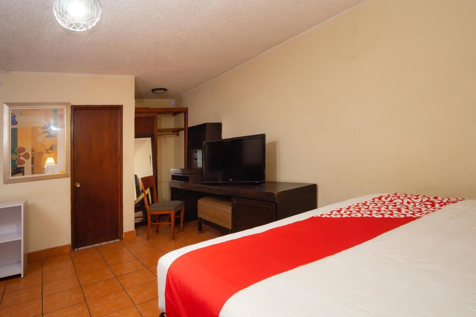 Oyo Hotel Hacienda Don Luis, 罗萨里托 外观 照片 A typical OYO hotel room in Mexico City